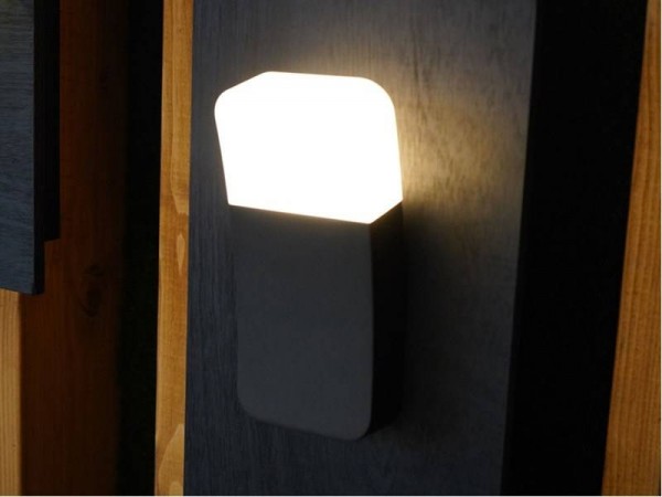 9,5 W LED Wandleuchte gebogenes Design warmweißer Sand schwarz